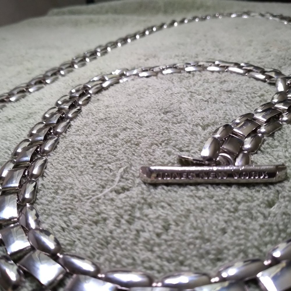 JONES NY silvery metal link twist belt